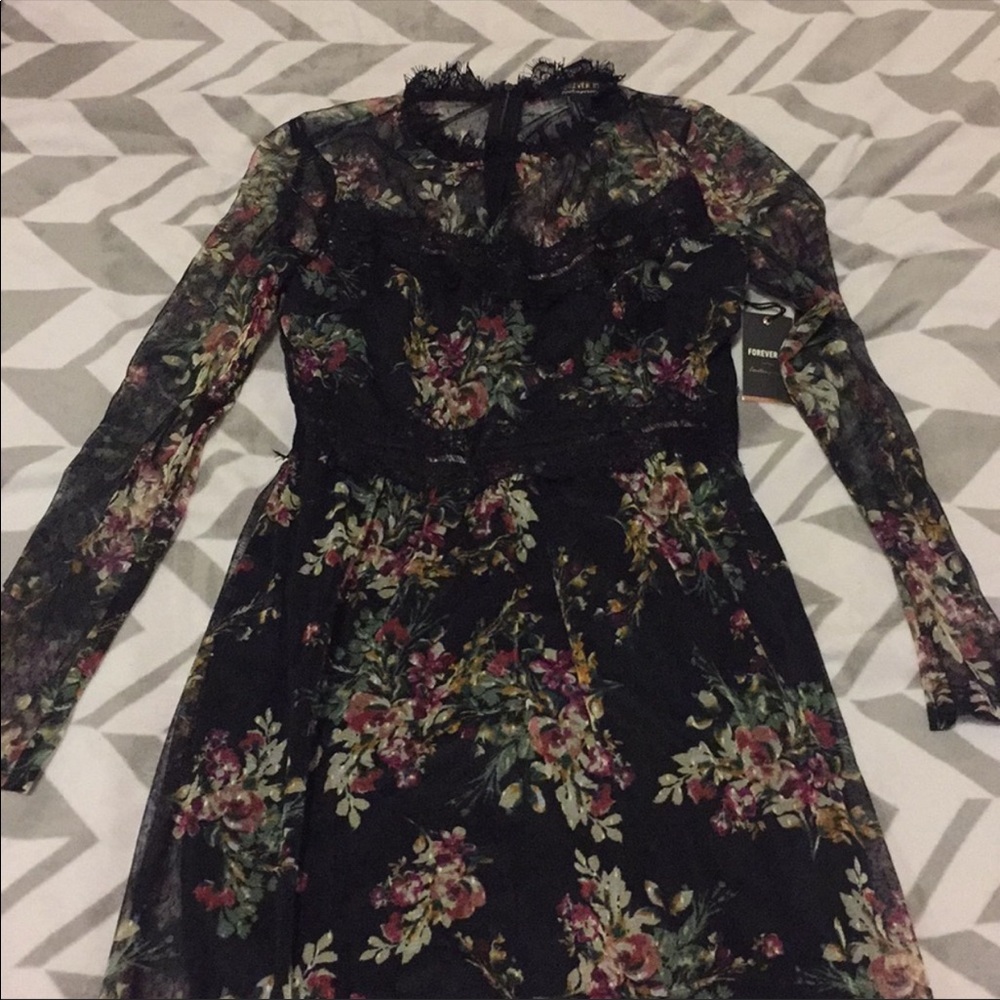 STUNNING MIDI FLORAL DRESS!!